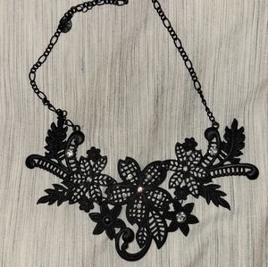 Necklace black flower detail w rhinestone